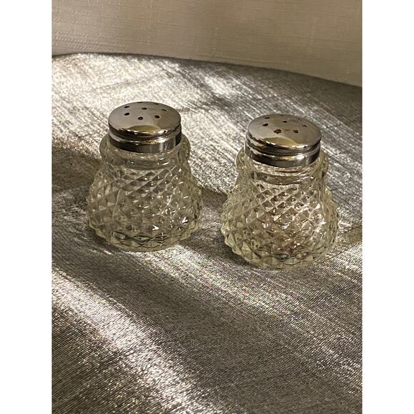 VTG Mini Salt & Pepper Shakers Clear Glass Diamond pattern Chrome tops EUC - Picture 4 of 10
